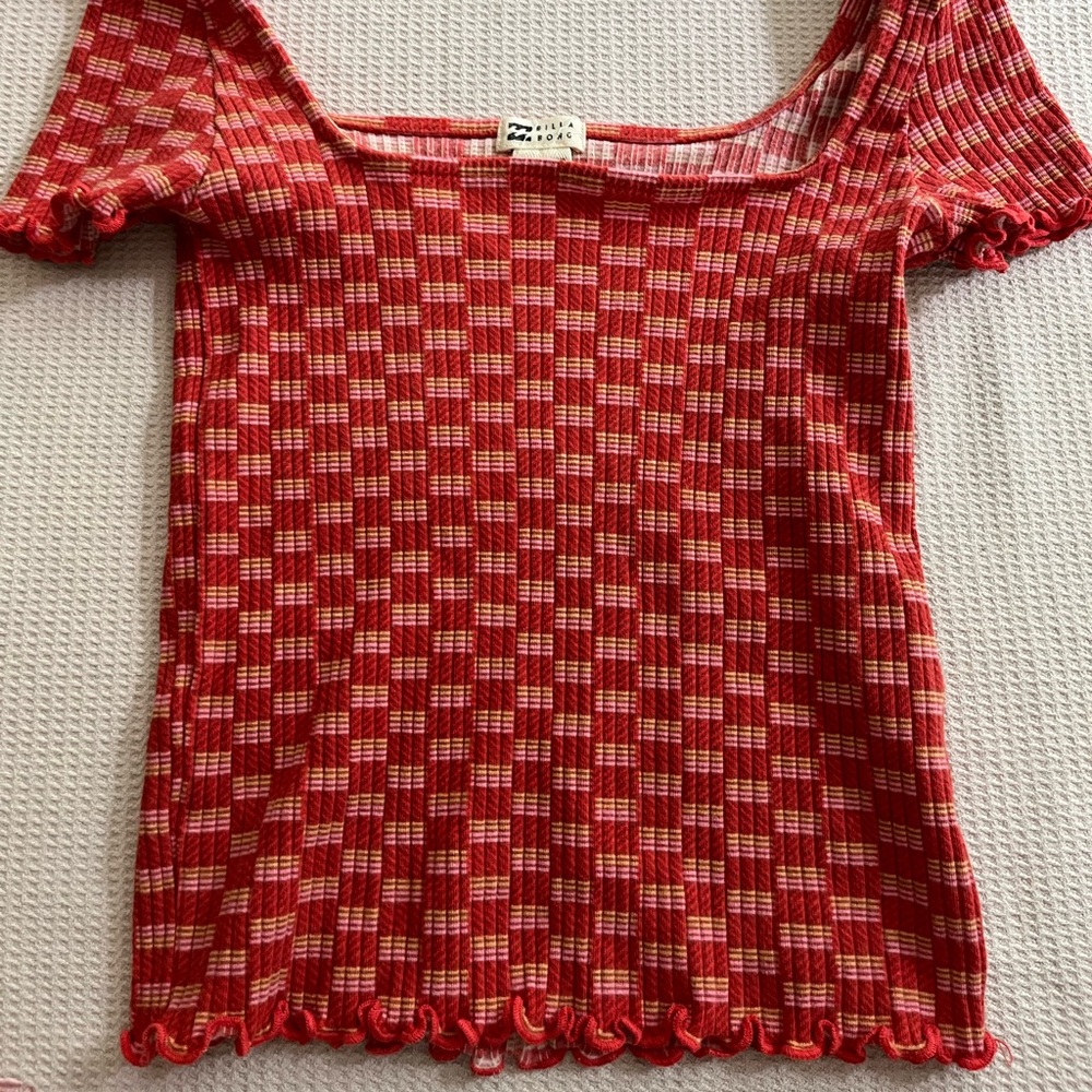 BILLABONG ruffled fitted top